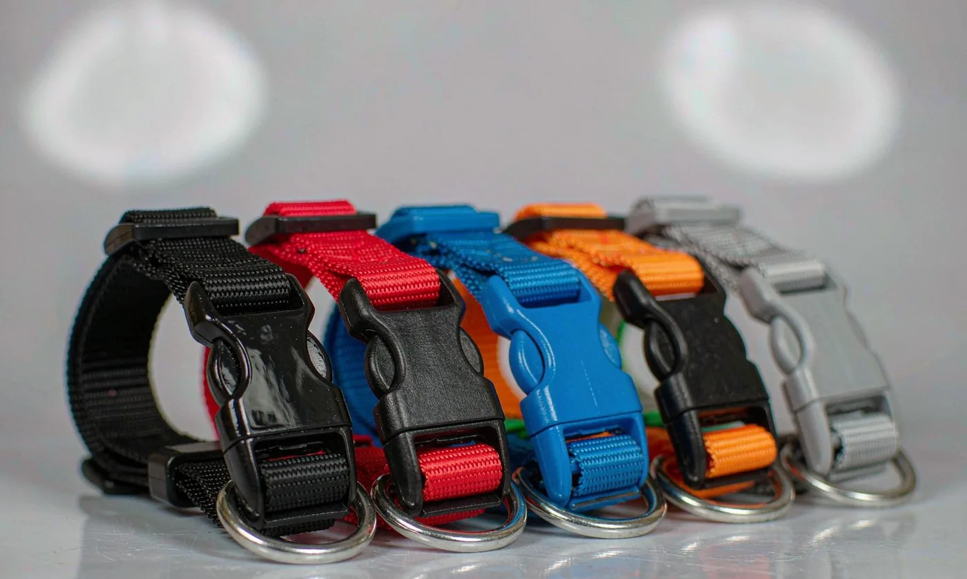 Pet Carrier Tracking Collar: GPS Location - detail view supplied by QUANZHOU JUNYUAN BAGS