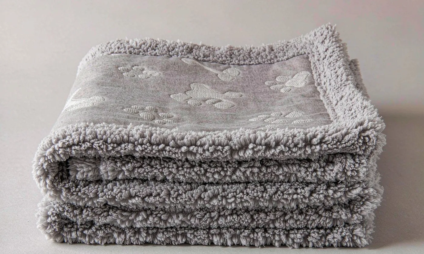 Pet Carrier Scarf: Fashion Accessory - detail view supplied by QUANZHOU JUNYUAN BAGS
